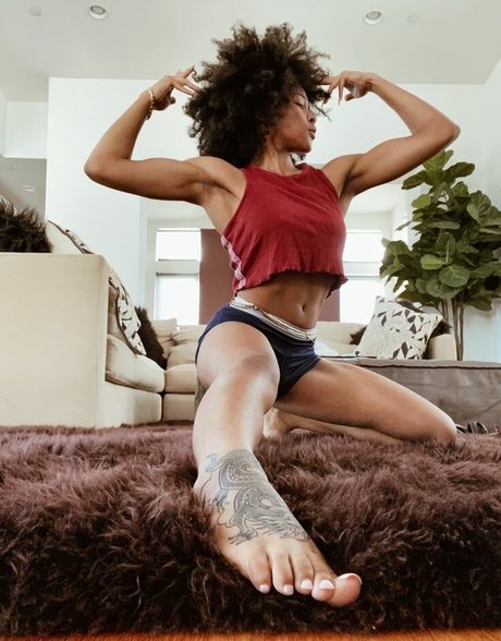 Pumkinwu actrice chaude photo