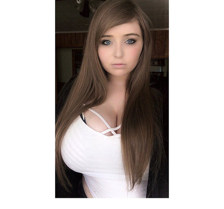 Emaliehall actrice artistique photo