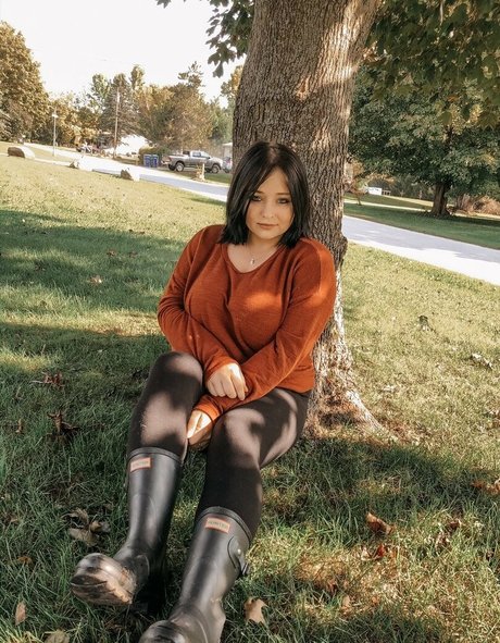 Emaliehall actrice libre photos