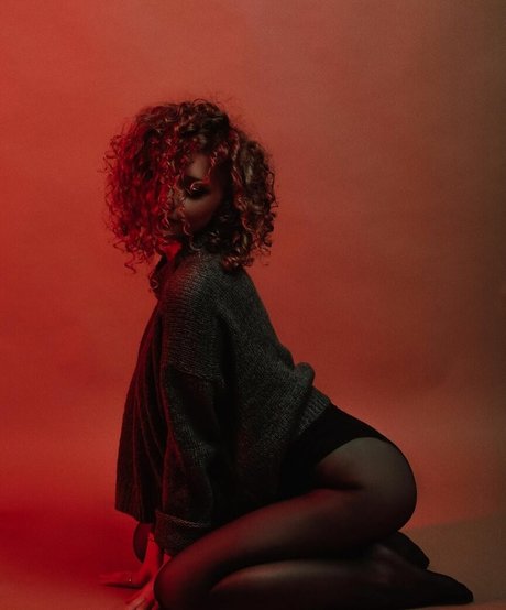 Alina Kurzova haut de star du porno image