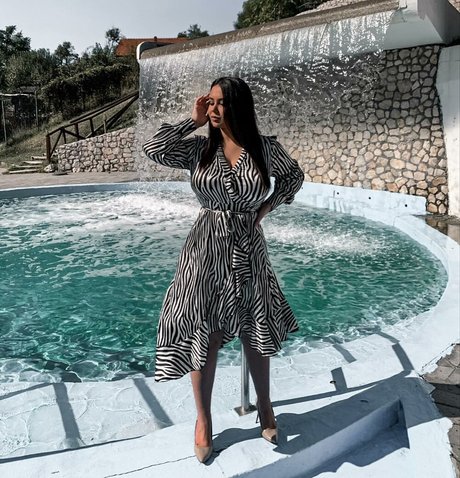 Emina Jahi modèle magnifique collection