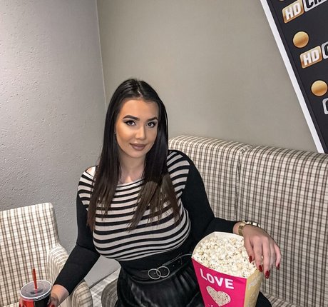 Emina Jahi modèles nus images