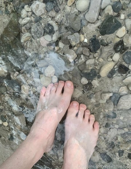 kylie little toes modèle magnifique galeries
