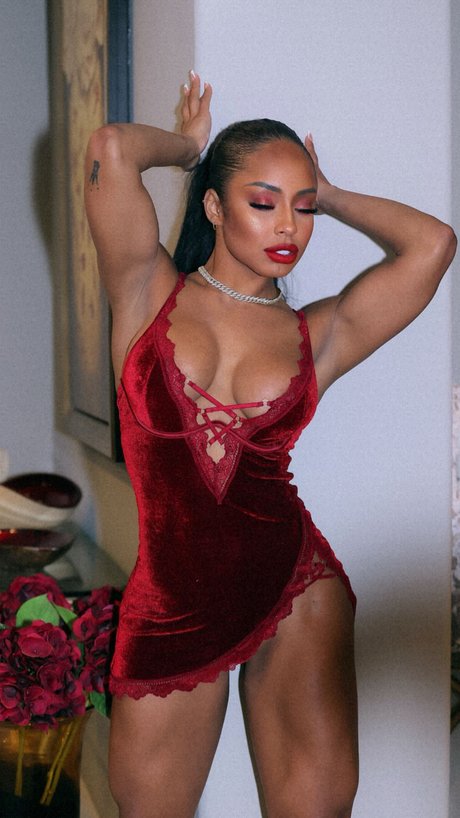 Qimmah Russo セクシーなポルノスター 写真