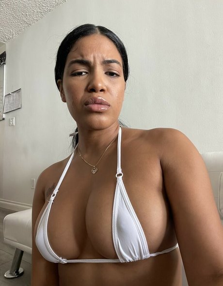 Maya Farrell ポルノスター アーカイブ