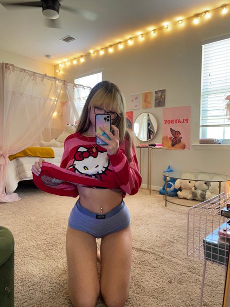 ティーンのおっぱいオンリーファンズ セクシー 写真