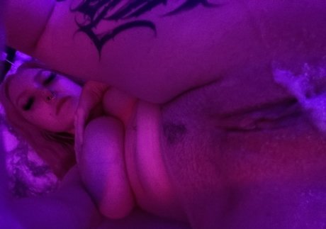 小さいチンポのシーメールOnlyFans ヌード 画像