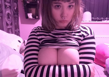 Tinyfawnn top profile image