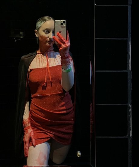 sophie carson アートモデル 画像