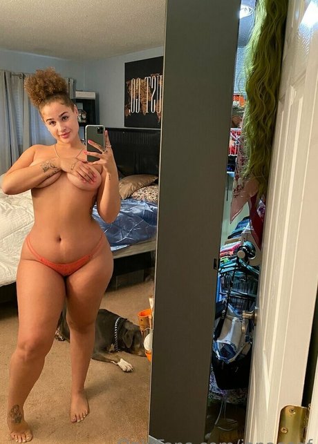 Janae Girard アートモデル 画像