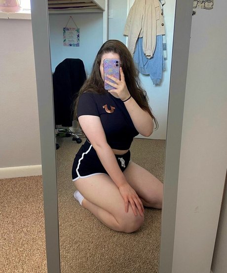 bustybritishbrunette アート女優 写真