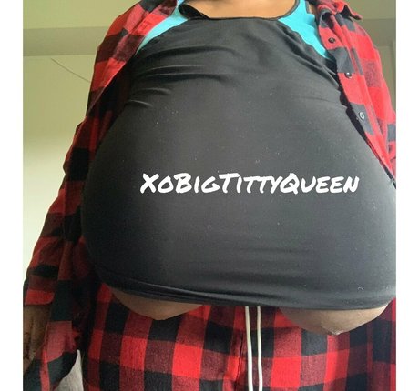 XoBigTittyQueen エロティックなスター 写真