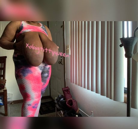 XoBigTittyQueen 素敵なスター ギャラリー