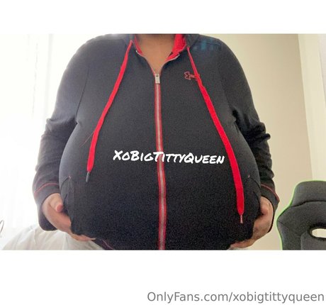 XoBigTittyQueen モデル 画像