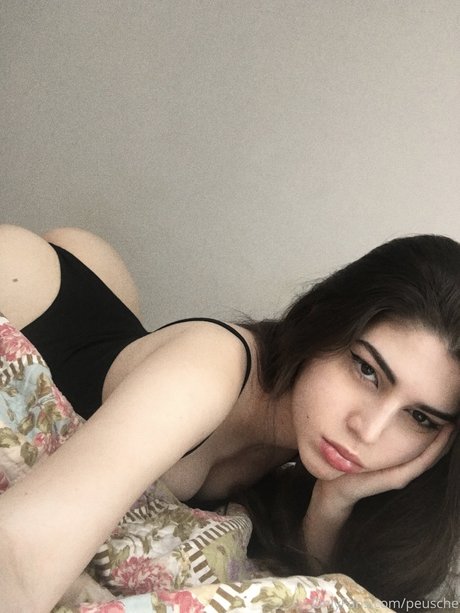 Peusche 完璧な女優 写真