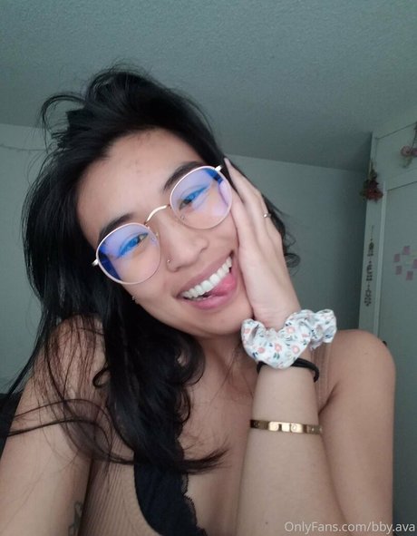 Ava Tran ポルノスター ヌード 画像