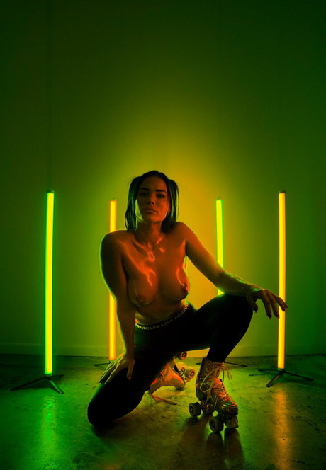 Alyson Eckmann セクシーモデル 写真