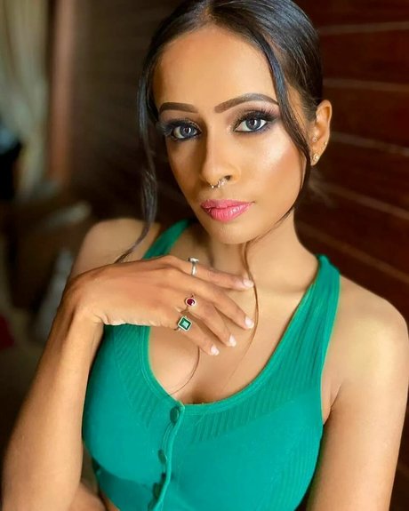 Poojani Perera 素敵なモデル 画像