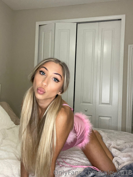 Kaleyxo18 トップポルノスター ギャラリー