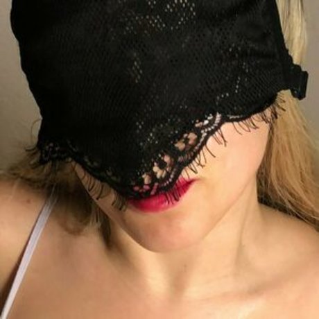 Bellawithcvm アダルトモデル 写真