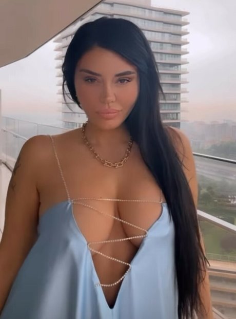 Ebru Polat アダルトモデル 画像