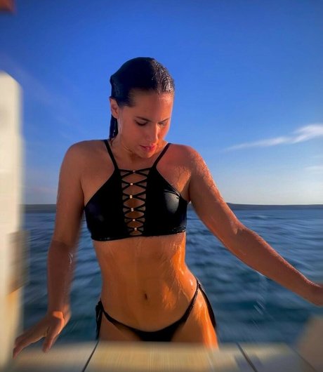 Arijanna Sara Di Palma ホットなモデル 写真
