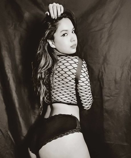 Zeeba Kalan ポルノスター 写真