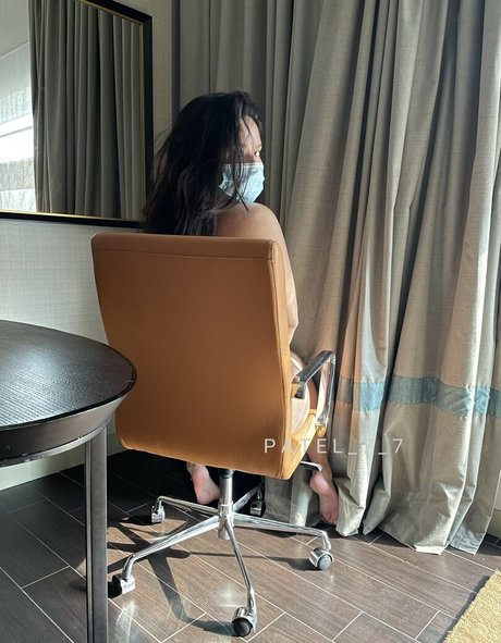 Zeeba Kalan エロティックモデル 写真