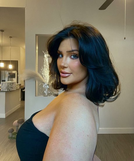 brookebarrows アート女優 ギャラリー