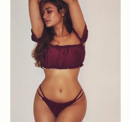 Nidhi Maheshwari エロティックなスター 画像