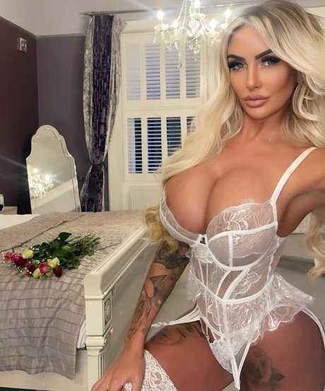 Debbie Clarkson 高品質モデル 写真