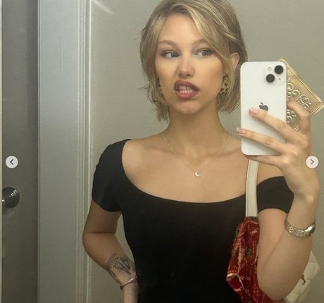 Grace VanderWaal 完璧な女優 写真