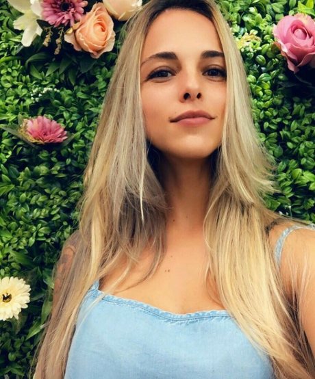 Nathalia Fones かわいいモデル 写真