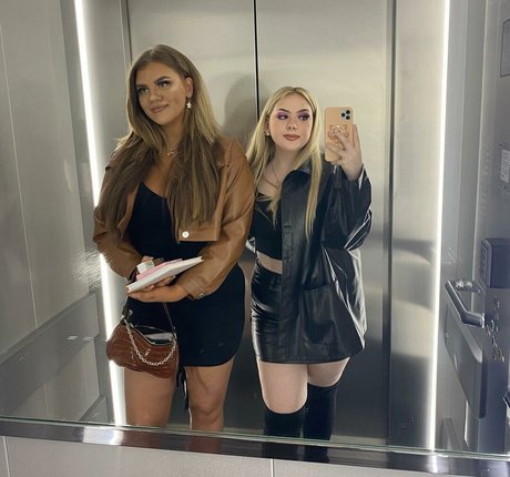 Molly Georgia Leach ポルノスター セックス 写真