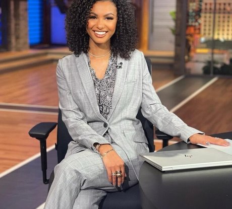 Malika Andrews セックスモデル 写真