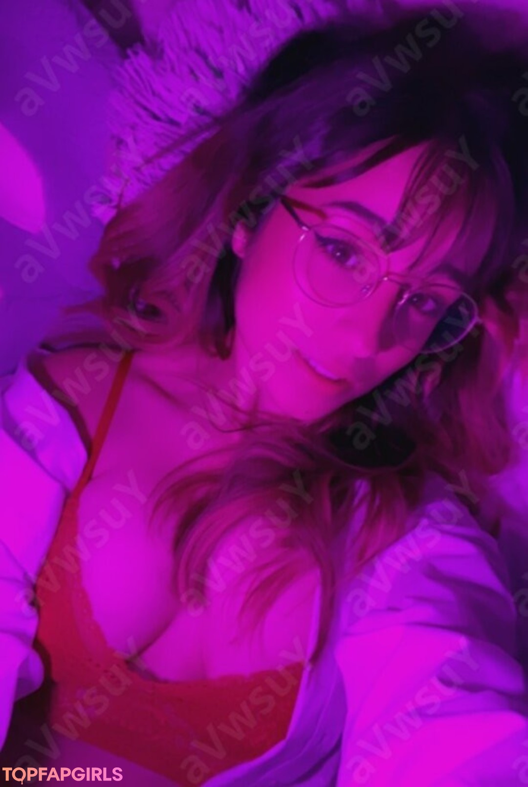 Maya ASMR 可愛いモデル 写真