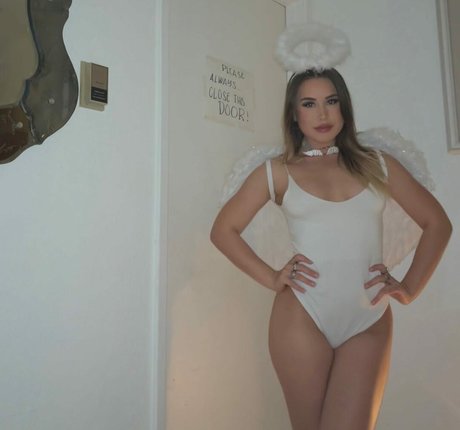 Lily Hale 完璧な女優 画像
