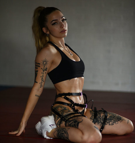 ravengonewildfree セックスポルノスター 写真