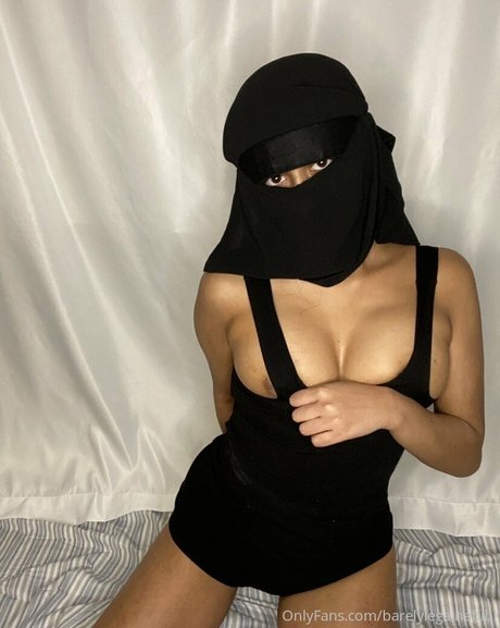 barelylegalhabibi 最高のスター ギャラリー