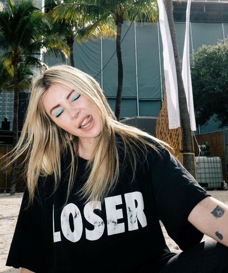 Alison Wonderland ポルノスター 美しい ギャラリー