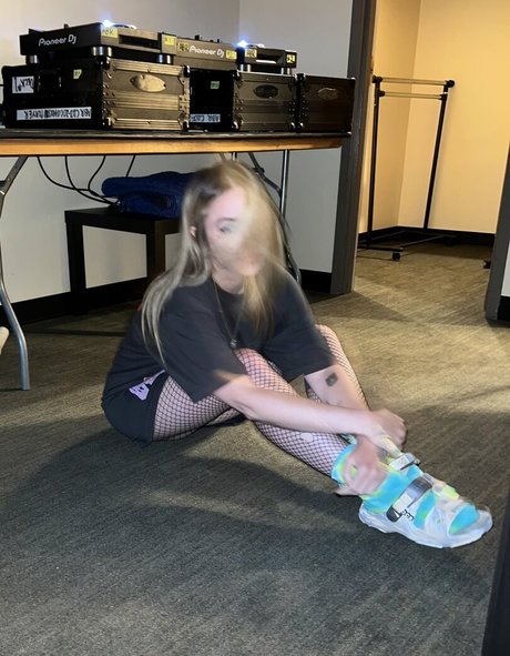 Alison Wonderland ヌードモデル 画像