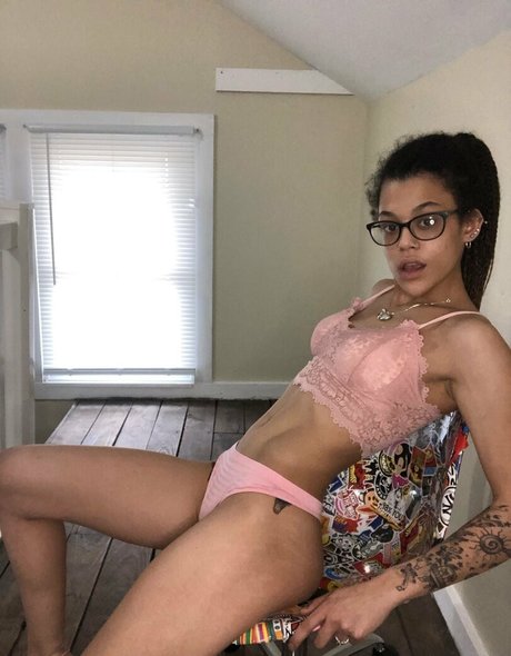 lauryn roes ポルノスター 独占 画像