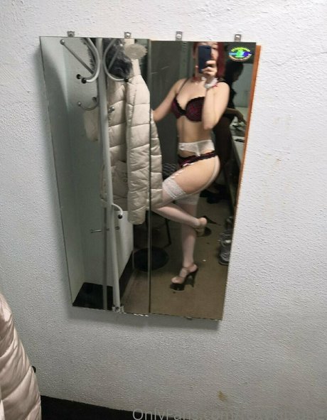 roxykitsune ポルノスター ヌード 写真