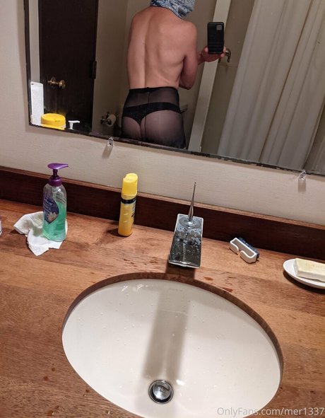 mer1337 ポルノスター 無料 写真