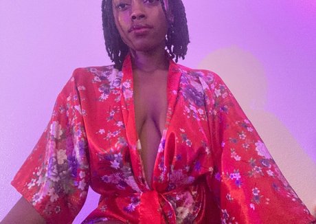 プッシータトゥーOnlyFans 美しい裸 写真