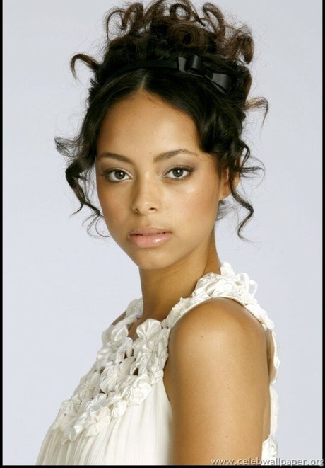 Amber Stevens West 裸モデル 写真