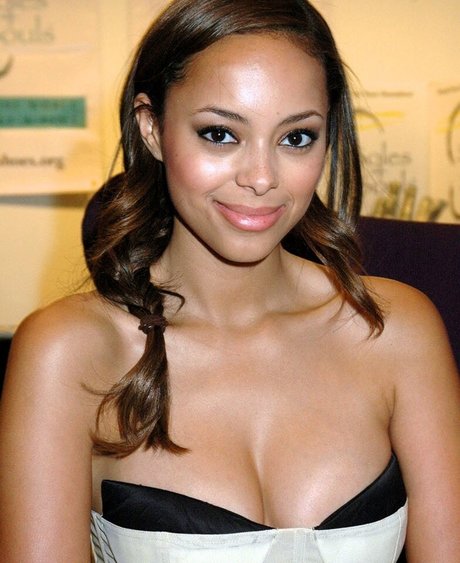 Amber Stevens West 完璧なモデル 写真
