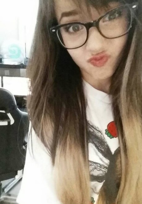 Deernadia エロティック女優 写真