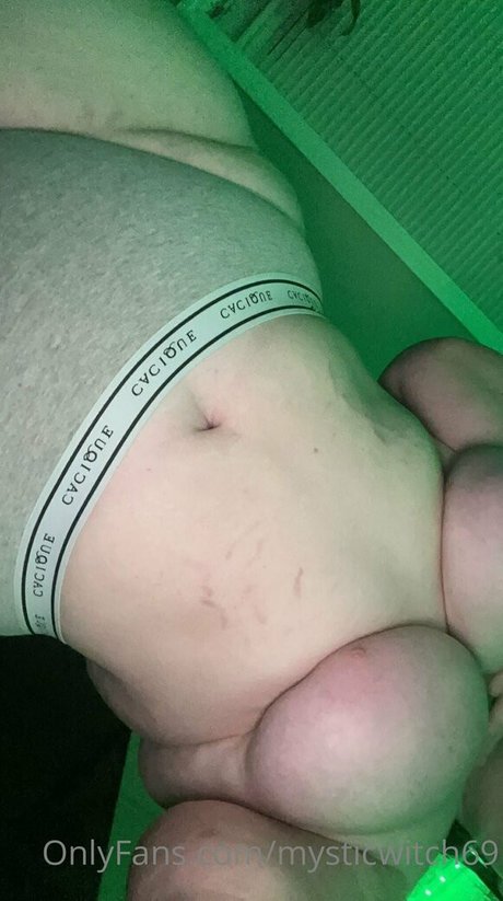 mysticwitch69 完璧なモデル 写真