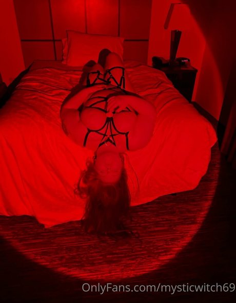 mysticwitch69 高品質のポルノスター アーカイブ